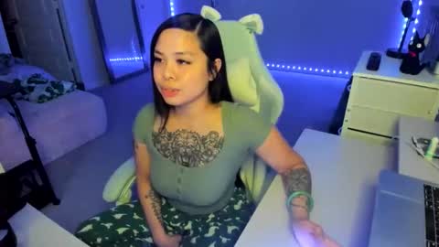 DOLLLFACE online show from 11/21/25, 06:12