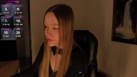 Snapshot of dollmoon_ chatting on 11/28/25, 09:23 You can call me Pretty online show from 11/28/25, 09:23