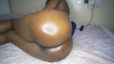 dollqueen_ online show from 09/10/25, 12:38