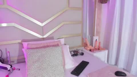 Snapshot of dollsweety chatting on 10/01/25, 08:48 Dollsweety online show from 10/01/25, 08:48