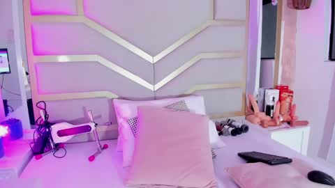 Snapshot of dollsweety chatting on 10/02/25, 10:28 Dollsweety online show from 10/02/25, 10:28