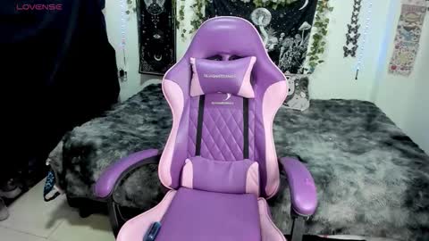 dolly_bones online show from 10/01/25, 11:55