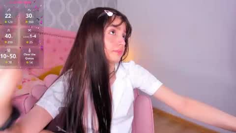Snapshot of dolly_kitter chatting on 06/19/26, 12:31 dolly_kitter online show from 06/19/26, 12:31