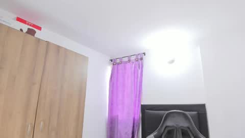 Snapshot of dolly_walker chatting on 10/26/25, 12:00 dolly walker online show from 10/26/25, 12:00