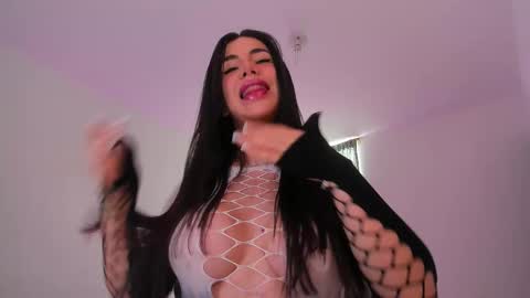 Snapshot of dollyprecious69 chatting on 11/30/25, 04:44 Daniela online show from 11/30/25, 04:44