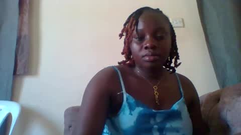 Snapshot of dollyvee chatting on 11/05/25, 10:59 dollyvee online show from 11/05/25, 10:59