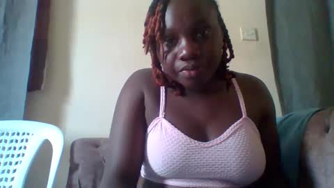 Snapshot of dollyvee chatting on 11/12/25, 11:21 dollyvee online show from 11/12/25, 11:21