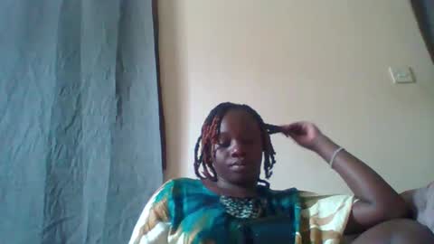 Snapshot of dollyvee chatting on 11/21/25, 10:14 dollyvee online show from 11/21/25, 10:14