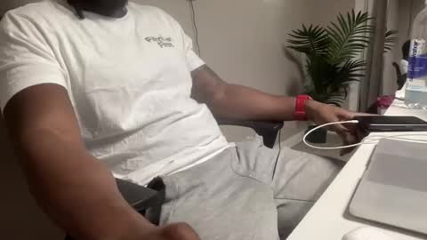 Dolo online show from 11/25/25, 08:09