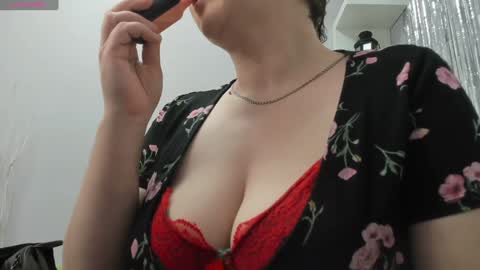 Snapshot of doloressea chatting on 01/05/25, 06:02 DoloresSea online show from 01/05/25, 06:02