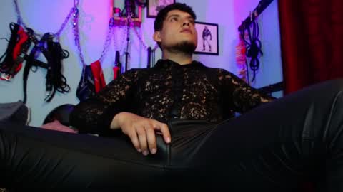 Snapshot of dom2travelers_sm chatting on 01/18/26, 12:14 Diego Castell online show from 01/18/26, 12:14