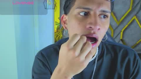 dom_veneno online show from 12/14/25, 06:34