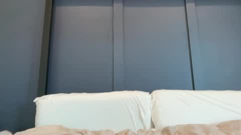 Snapshot of domd3 chatting on 12/14/25, 09:30 Dom online show from 12/14/25, 09:30