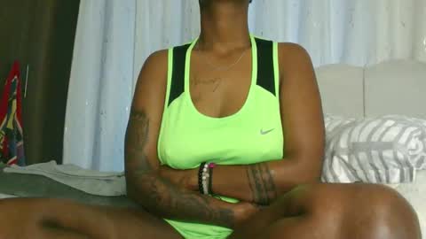 Snapshot of domecesy chatting on 10/23/25, 02:49 Amarie noels online show from 10/23/25, 02:49