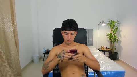 Snapshot of domi_master chatting on 02/17/25, 12:54 MASTER online show from 02/17/25, 12:54