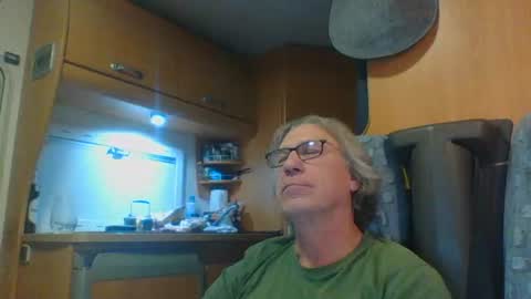domiande online show from 11/12/25, 08:52