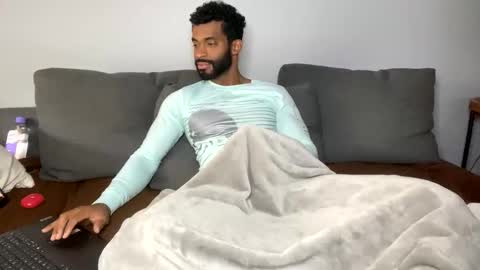 Snapshot of domidick7 chatting on 11/28/25, 08:00 Domi online show from 11/28/25, 08:00