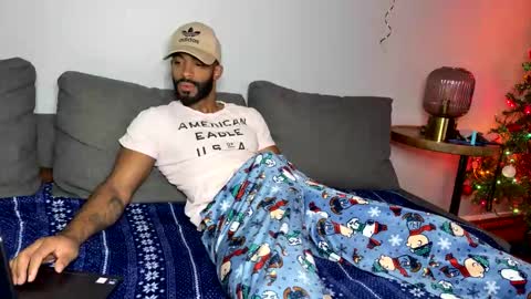 Snapshot of domidick7 chatting on 12/19/25, 10:11 Domi online show from 12/19/25, 10:11