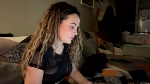 Snapshot of dominatrix_victoria chatting on 03/04/25, 08:27 Victoria online show from 03/04/25, 08:27