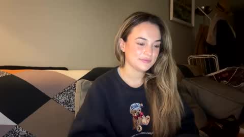 Snapshot of dominatrix_victoria chatting on 03/11/25, 06:19 Victoria online show from 03/11/25, 06:19