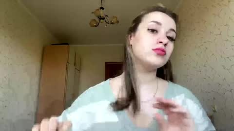 Mia online show from 04/27/26, 08:01