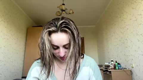 Mia online show from 05/01/26, 06:18