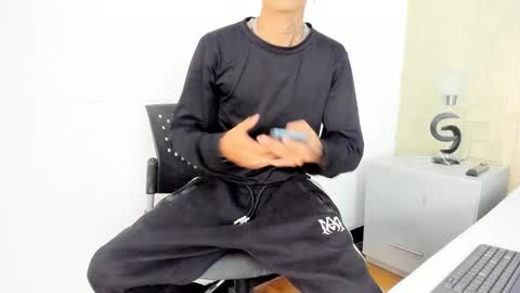 Snapshot of dominic_foox chatting on 02/02/26, 01:21 Dominic foox online show from 02/02/26, 01:21