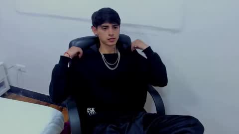 Snapshot of dominic_foox chatting on 02/06/26, 12:19 Dominic foox online show from 02/06/26, 12:19