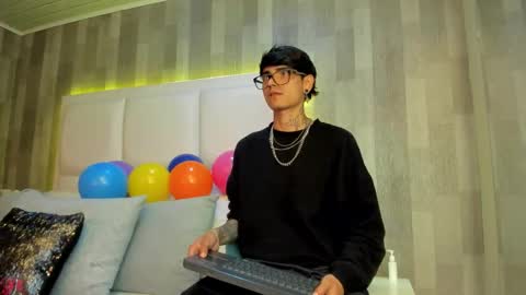 Snapshot of dominic_foox chatting on 02/14/26, 02:03 Dominic foox online show from 02/14/26, 02:03