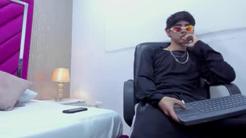 Snapshot of dominic_foox chatting on 02/16/26, 01:29 Dominic foox online show from 02/16/26, 01:29