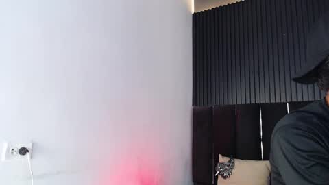 Dominic online show from 10/22/25, 09:36