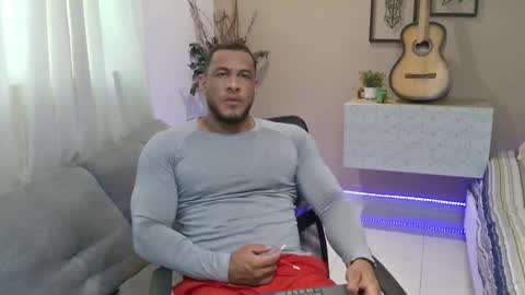 dominic_hulk1 online show from 10/23/25, 05:12