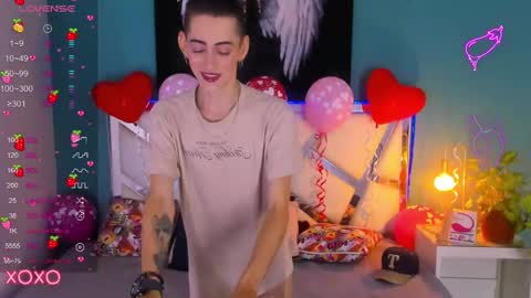 Snapshot of dominic_thailor chatting on 02/20/25, 02:46 Dominic online show from 02/20/25, 02:46