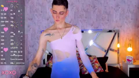 Snapshot of dominic_thailor chatting on 09/21/25, 02:19 Dominic online show from 09/21/25, 02:19