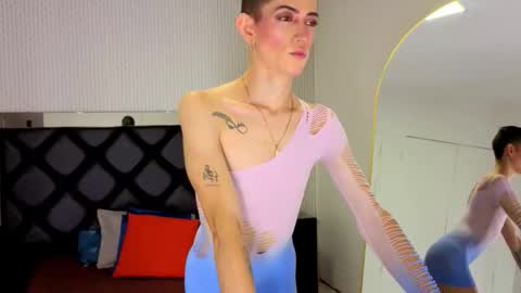 Snapshot of dominic_thailor chatting on 10/07/25, 02:58 Dominic online show from 10/07/25, 02:58