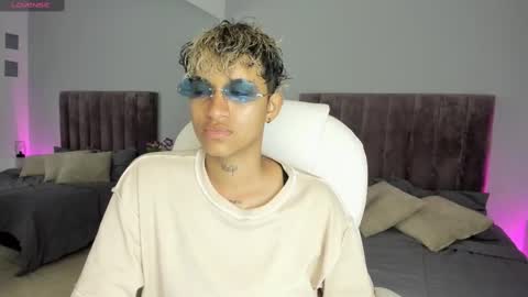 Snapshot of dominick_joness chatting on 01/19/25, 01:33 Dominick  online show from 01/19/25, 01:33