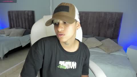 Snapshot of dominick_joness chatting on 01/21/25, 08:21 Dominick  online show from 01/21/25, 08:21
