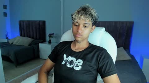 Snapshot of dominick_joness chatting on 01/26/25, 01:25 Dominick  online show from 01/26/25, 01:25