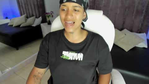 Snapshot of dominick_joness chatting on 01/29/25, 08:35 Dominick  online show from 01/29/25, 08:35