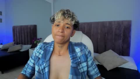 Snapshot of dominick_joness chatting on 02/06/25, 01:27 Dominick  online show from 02/06/25, 01:27