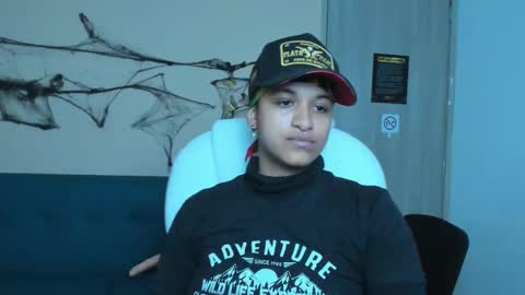 Snapshot of dominick_joness chatting on 10/18/25, 05:32 Dominick  online show from 10/18/25, 05:32