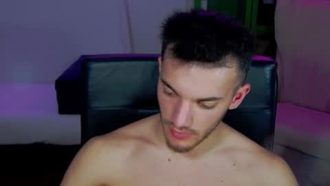 Snapshot of dominicvalente chatting on 11/17/25, 09:42 dominicvalente online show from 11/17/25, 09:42