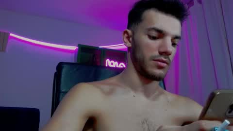 Snapshot of dominicvalente chatting on 11/19/25, 07:36 dominicvalente online show from 11/19/25, 07:36