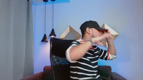 Dominik online show from 05/25/26, 11:33