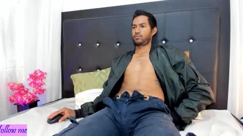 Snapshot of dominikx_ chatting on 02/18/26, 12:01 dominikx_ online show from 02/18/26, 12:01