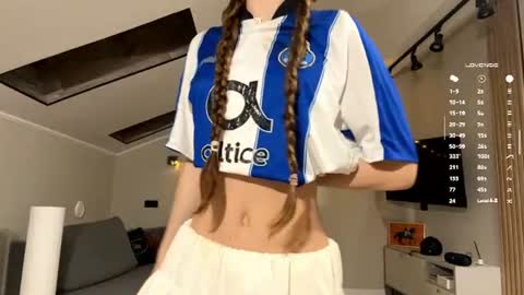 Kira online show from 06/12/26, 07:46