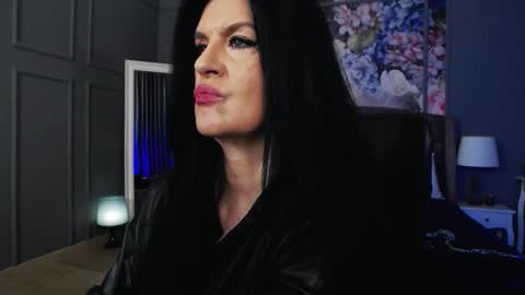 Snapshot of dommelisa chatting on 12/21/25, 11:56 Dom Melisa online show from 12/21/25, 11:56