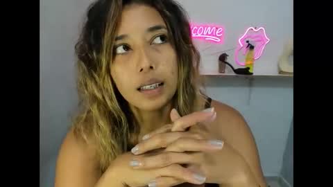 Snapshot of dona_tella chatting on 05/11/26, 02:45 dona_tella online show from 05/11/26, 02:45