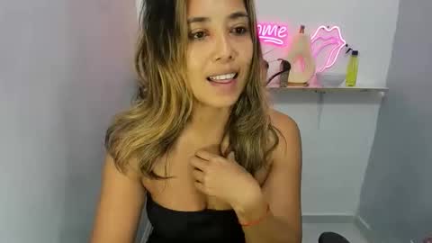 Snapshot of dona_tella chatting on 05/24/26, 11:26 dona_tella online show from 05/24/26, 11:26