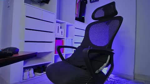 Donat Independent Model online show from 01/18/26, 12:03